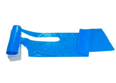 Rotolo di plastica eliminabile resistente dei grembiuli dell'acqua imballato per la clinica dell'ospedale fornitore