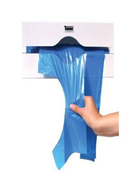 Rotolo di plastica eliminabile resistente dei grembiuli dell'acqua imballato per la clinica dell'ospedale fornitore